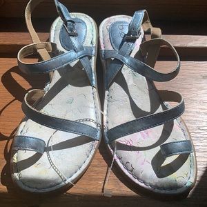 NWT b.o.c. Denim metallic blue sandal